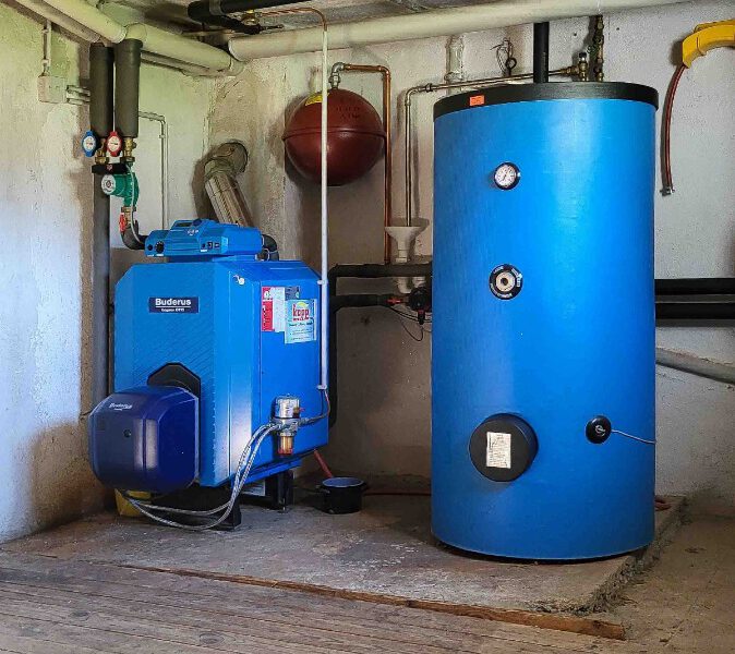 Niedertemperatur-Ölheizung mit Pufferspeicher