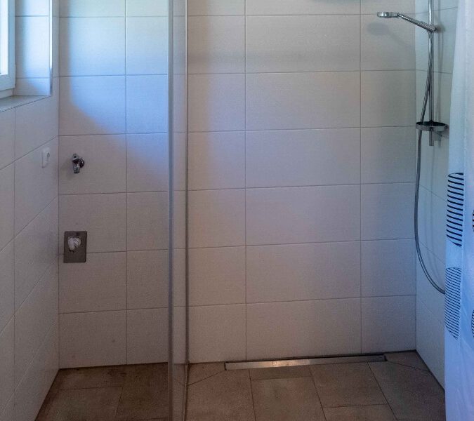 EG - bodengleiche Dusche mit WaMa (60cm) - Anschluss