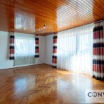 EG - Wohnzimmer mit Zugang zum Balkon